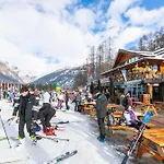 Le Meuble Between Center & Skiing - Happy Daire